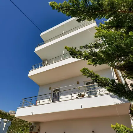 Billy 3* Himare